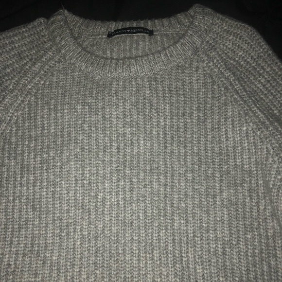 Brandy Melville Cropped Sweater - Picture 2 of 3